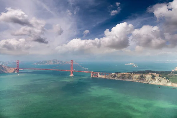 Flygfoto Över San Francisco Golden Gate Bron Och Staden Kullar — Stockfoto