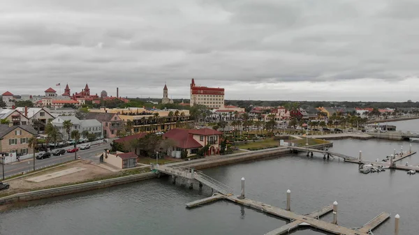 St Augustine, Fl - 9 Nisan 2018: Bulutlu bir günde hava şehir manzaralı. St Augustine Florida ünlü bir cazibe olduğunu.