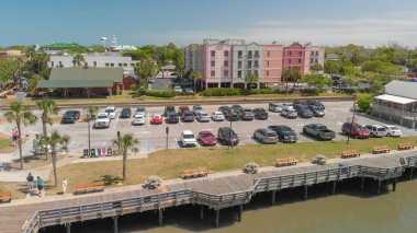 Amelia Island, Fl - 1 Nisan 2018: Kıyı şeridi, Fernandina Beach, havadan görünümü. Bu turistler Florida için ünlü bir cazibe olduğunu.