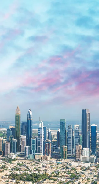 阿拉伯联合酋长国日落时分的迪拜鸟瞰图 — 图库照片
