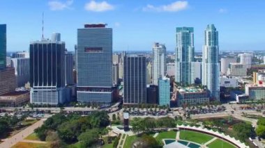  Miami downtown gökdelenler, Florida, ABD güzel manzarasına. Video
