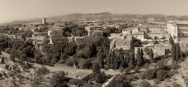 İnanılmaz hava panoramik Pienza ve çevreleyen tepeler, Tuscany bahar sezonu - İtalya.