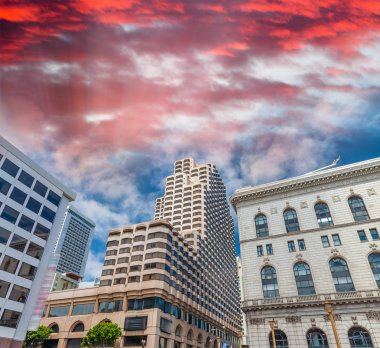 Mavi gökyüzü karşı San Francisco binalar
