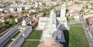 Kare mucizeler yaz, Pisa. Toskana çarpıcı havadan görünümü.