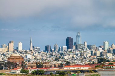 Güzel Sanatlar Sarayı ve San Francisco manzarası, California Hava görünümünü.