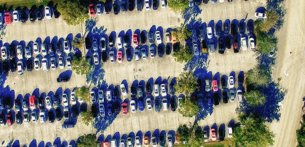 Вид Парковки Несколько Рядов Транспортных Средств — стоковое фото