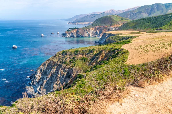 Big Sur, California güzel kıyı şeridi manzara yaz sezonu.