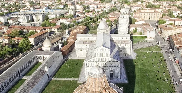 Kare mucizeler yaz, Pisa. Toskana çarpıcı havadan görünümü.