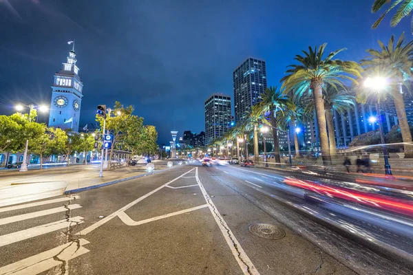 San Francisco Sokaklarında Gece Şehir Trafiği Olan Embarcadero Alanında — Stok fotoğraf