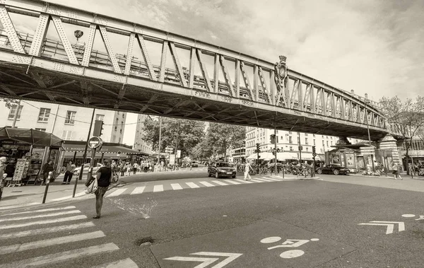 Paris França Junho 2014 Turistas Passeiam Pelas Ruas Cidade Dia — Fotografia de Stock