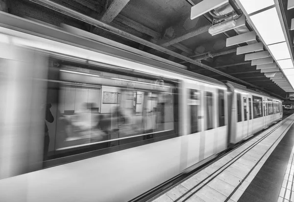 Barcelona May 2018 Subway Train Moving Fast Underground Station Going — Stock Photo, Image