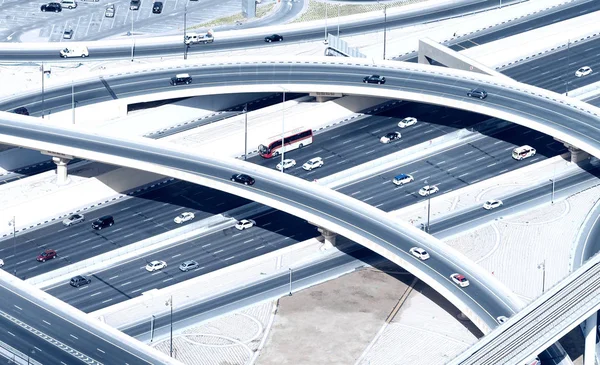 高架高速道路インターチェンジの空撮 — ストック写真