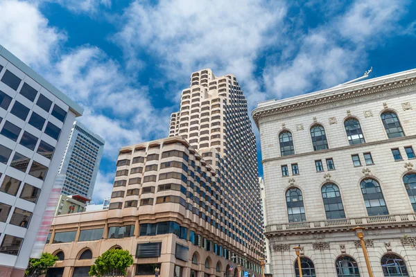 Budynków San Francisco Przeciw Błękitne Niebo — Zdjęcie stockowe