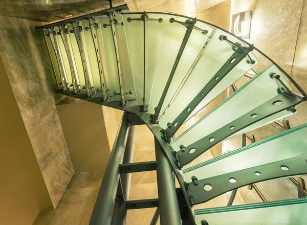 Ofiste Döner Merdiven — Stok fotoğraf
