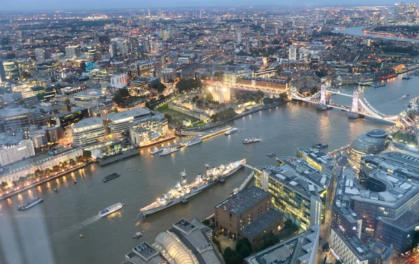 Tower Bridge Şehir Manzarası Gece Hava Thames Nehri Boyunca Londra — Stok fotoğraf