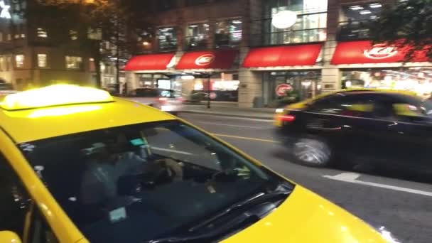 Noční Pohled Centrum Vancouver Žluté Taxi Vozy Britské Kolumbii Kanada — Stock video