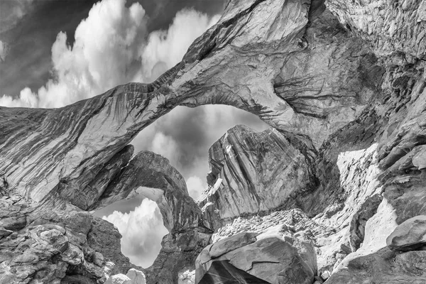 Doble Arco Vista Blanco Negro Parque Nacional Arches Utah —  Fotos de Stock