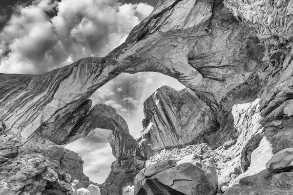 Черно Белый Вид Двойной Арки Национальном Парке Арки Юта Сша — стоковое фото