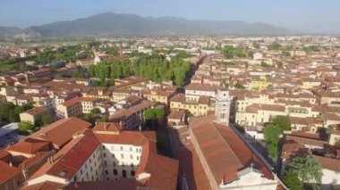 Ek yükü hava panoramik şövalyeler meydanında Pisa, İtalya. Video