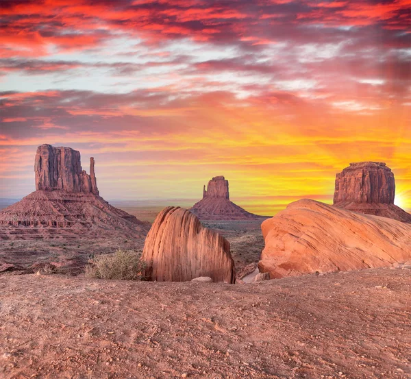 Monument Valley Sunset Long Exposure West East Mitten Buttes — Stock Photo, Image