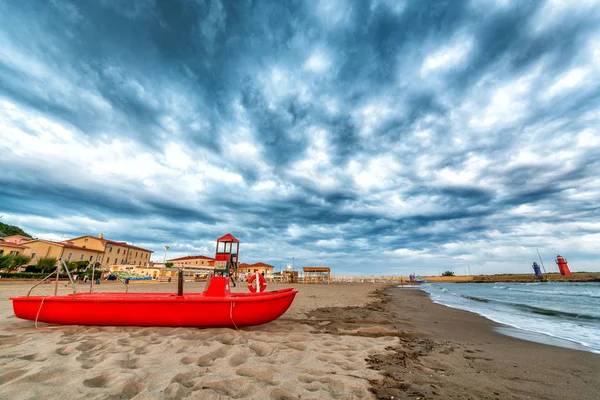 Rode Waterfiets Een Prachtig Strand Schemering — Stockfoto