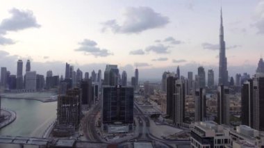 Dubai Downtown gökdelenler hava görünümünü. Video
