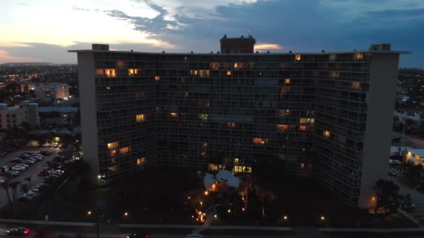 Бока-Ратон-стрит ночью, Флорида — стоковое видео