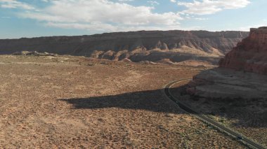 Günbatımı hava panoramik Arches National Park, helikopter, Utah.