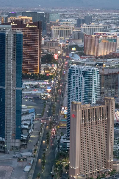 เลเซอร Vegas นายน 2018 มมองทางอากาศของ Strip ในเวลากลางค อถนนท อเส ยงท — ภาพถ่ายสต็อก