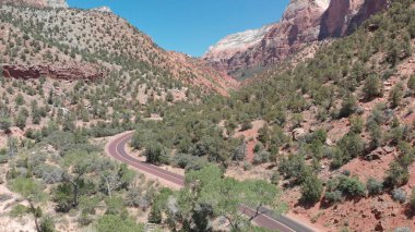 Yol ve Dağları, Utah Zion National Park havadan görünümü.