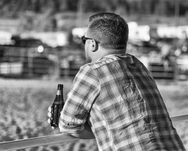 Bryce Canyon City Junio 2018 Hombre Espectáculo Bebiendo Una Cerveza —  Fotos de Stock
