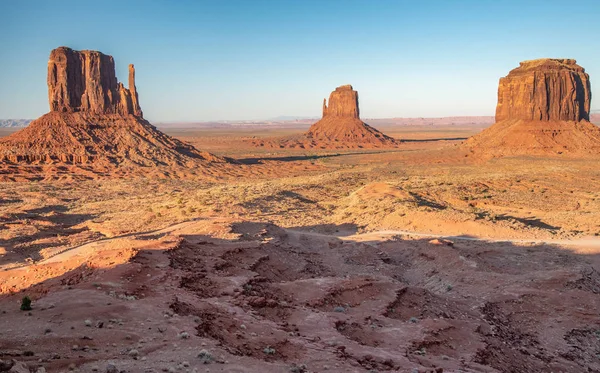 Monument Valley Buttes gün batımında, ABD.