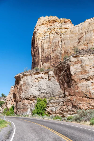Capitol resif Kanyon dağlar ve road, Utah - ABD.