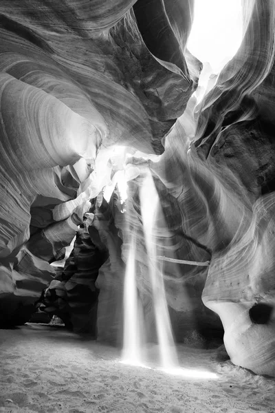 Rayos Solares Filtrándose Través Antelope Canyon Page Arizona Usa — Foto de Stock