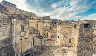Antik şehir Matera (Sassi di Matera) bir güzel yaz gününde, Basilicata, Güney İtalya.