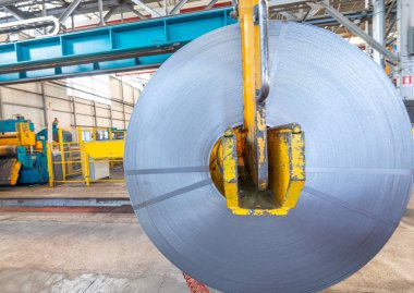 Ambar ve çalışma makine metal bobini.