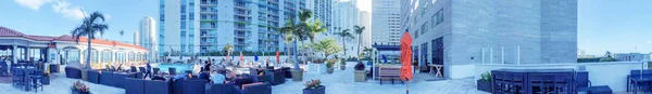 Miami Março 2018 Turistas Desfrutar Skyline Centro Cidade Partir Telhado — Fotografia de Stock