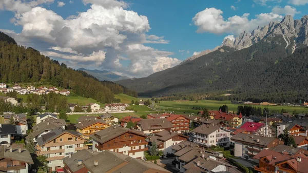 Luftaufnahme Von Dobbiaco Stadtbild Und Tal Italienische Alpen — Stockfoto
