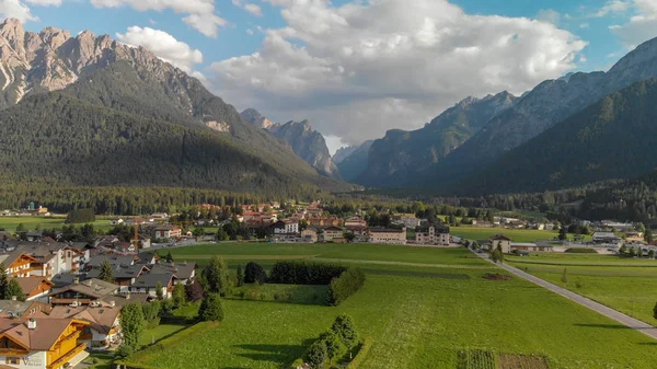 Panoramische Luftaufnahme Der Schönen Alpinen Berge Szenario — Stockfoto