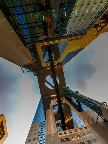 2016 梅田蓝天大厦最初被设计为 的高耸结构 但由于经济的制约因素缩放 — 图库照片