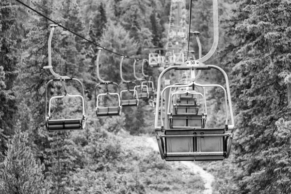 Elevador Cadeira Vazio Cenário Verão Montanha — Fotografia de Stock