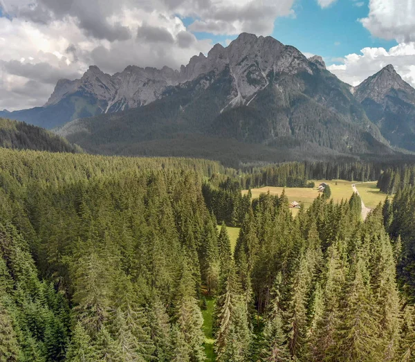 Panoramatický Letecký Pohled Alpské Údolí Hory — Stock fotografie