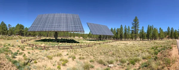 Vista Panorâmica Dos Painéis Solares Industriais Campo Aberto — Fotografia de Stock