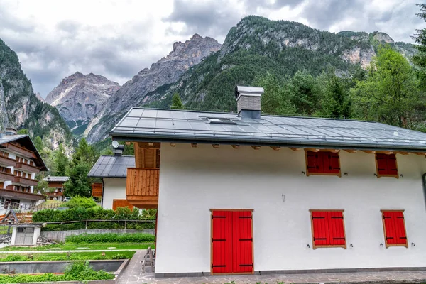 Classic Homes Italian Dolomites — Stock Photo, Image