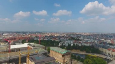 Berlin, Almanya - 24 Temmuz 2016: Şehir manzarası boyunca uzun avenue, havadan görünümü