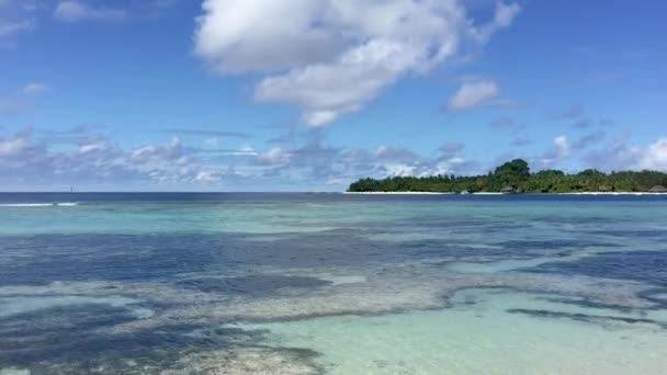 Досягнення Тропічного Острова Човном — стокове відео