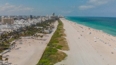 Miami Beach silueti, Florida. Bahar mevsiminde hava manzarası.