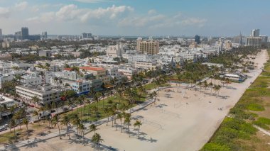 Miami Beach silueti, Florida. Bahar mevsiminde hava manzarası.