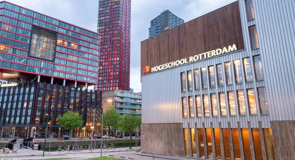 Rotterdam Países Bajos Abril 2015 Ciudad Moderna Atardecer Rotterdam Una — Foto de Stock