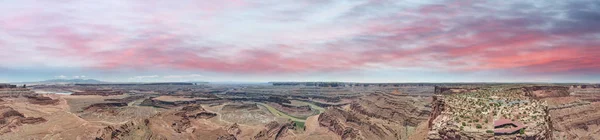 犹他州的死马点鸟瞰图 科罗拉多河横跨山脉 — 图库照片